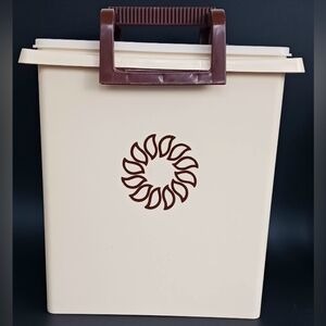 Starburst Tupperware Large Carry All Tote Almond Container 1430 w/ Lid & Handle